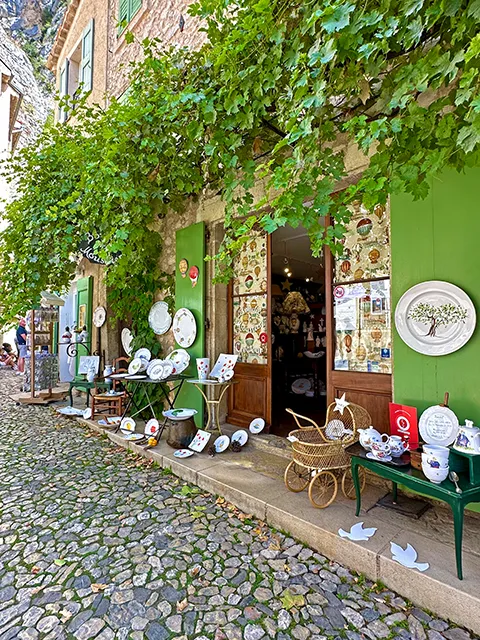 Earthenware shop in Moustiers-Sainte-Marie