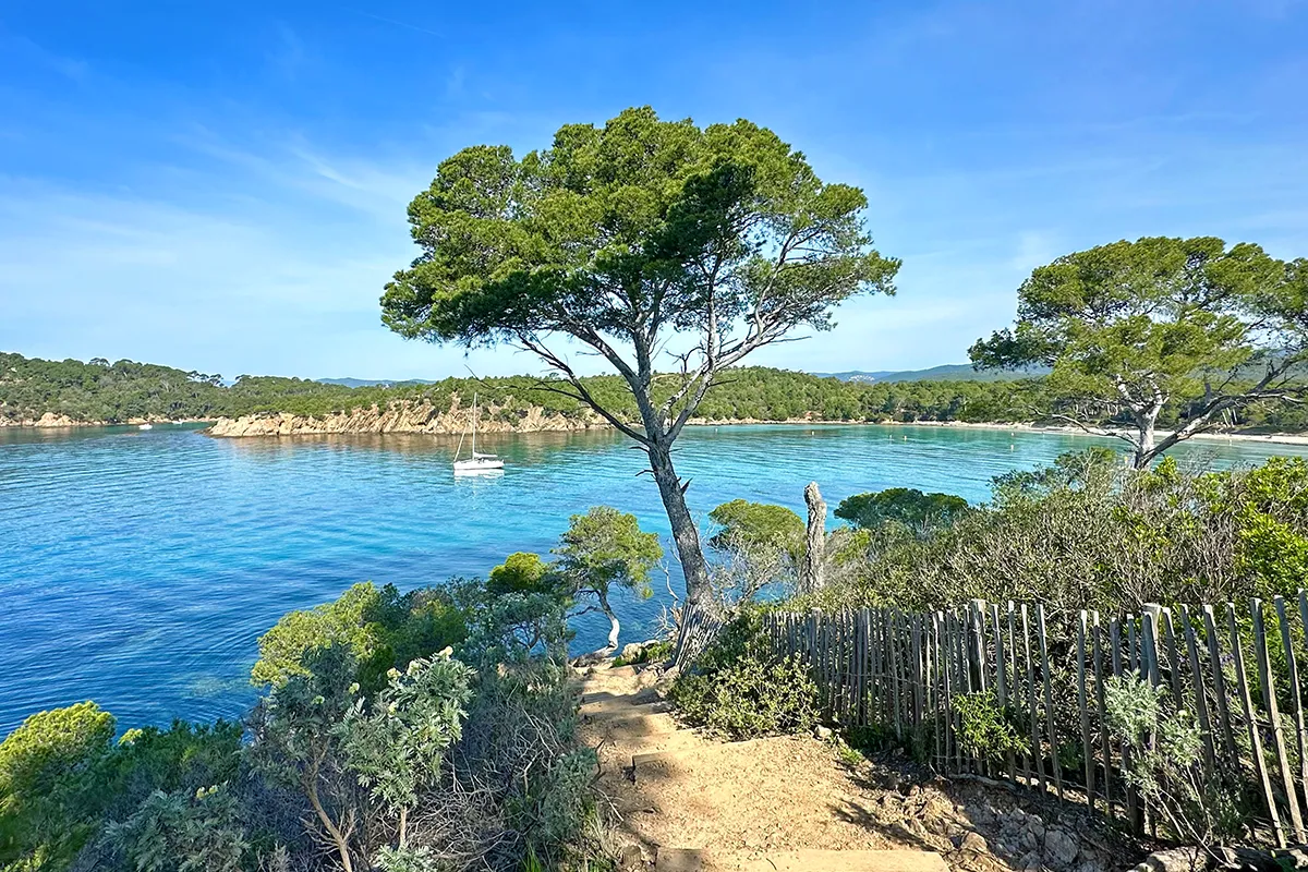 Estagnol beach seen from the coastal path
