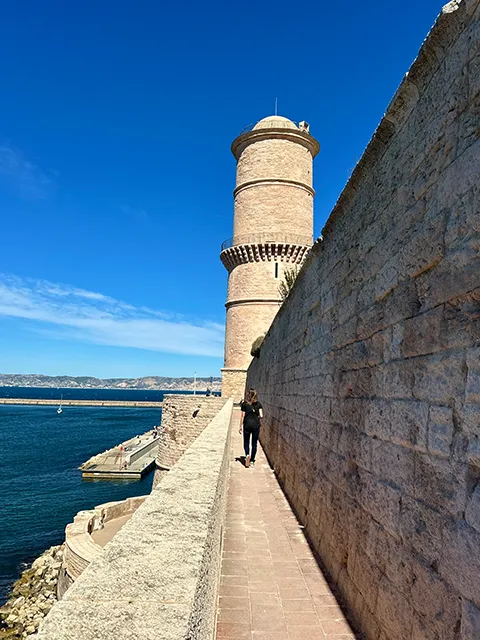 Visit Marseille in 1 day : walk the Pharo walkway