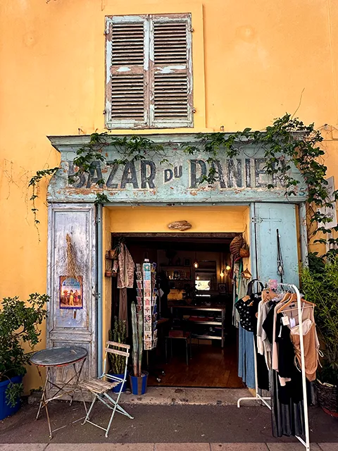 Visit to designer boutiques in the Panier district