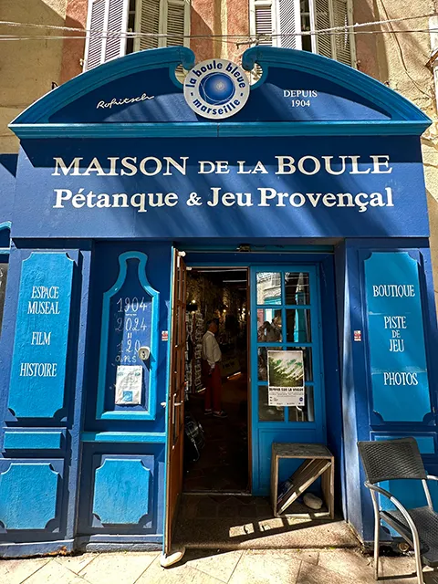 Petanque shop in Le Panier