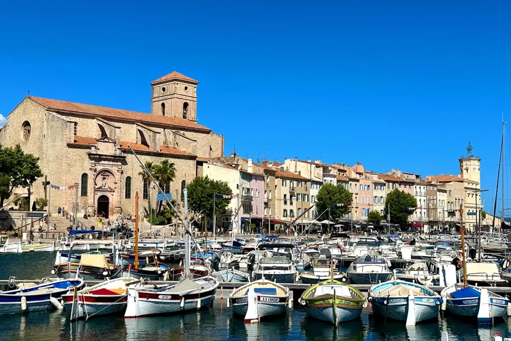 La Ciotat and its traditional boats, the “pointus”