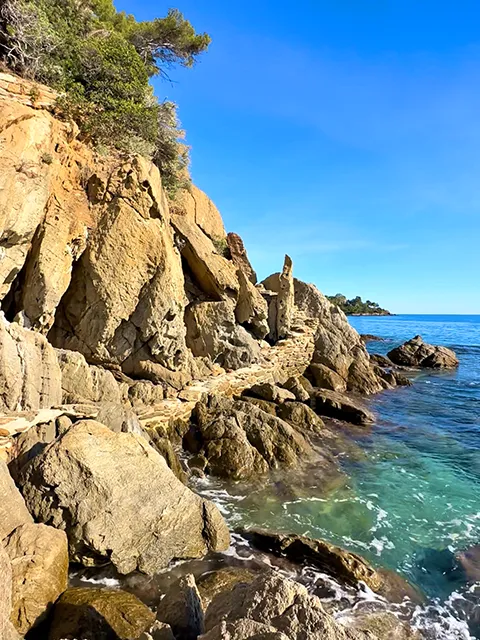 Coastal path between Saint-Clair and Fossette beach in Lavandou