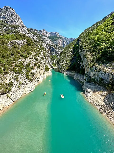 Go up the Verdon gorges from the Galetas bridge