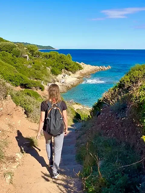 Beautiful excrusion during your road trip in the south of France : a hike in Bonporteau Bay