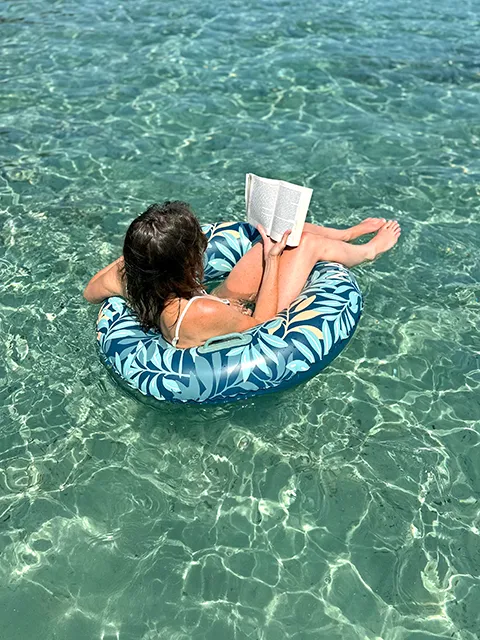 Relax in the sea on the Grand Jardin beach