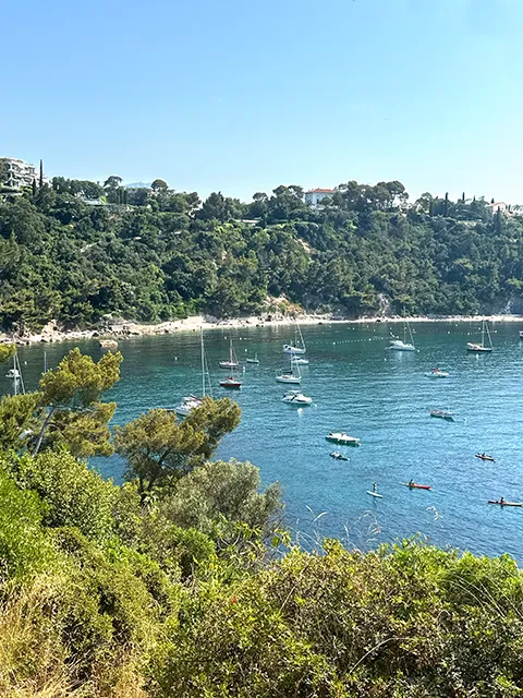 The size of Mejean cove makes it easier to find space