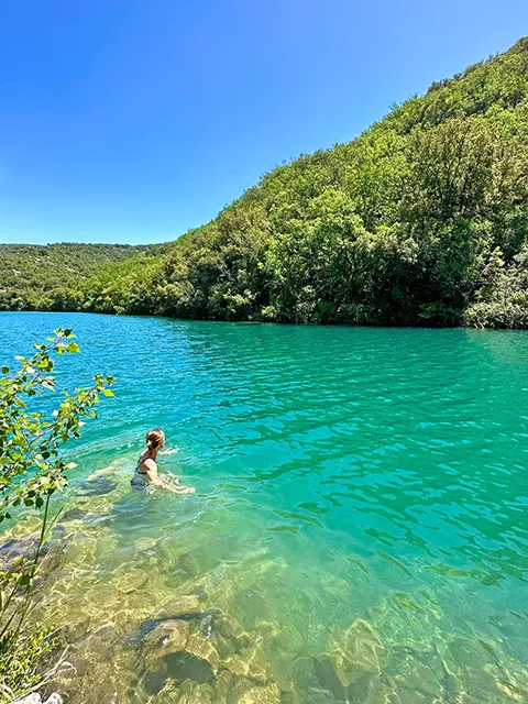 Swimming near Saint-Julien at Esparron lake
