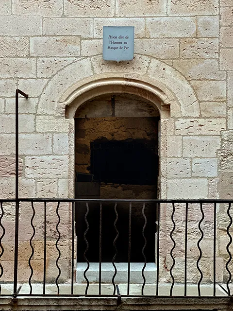 Visit the If castle and the cells of famous people