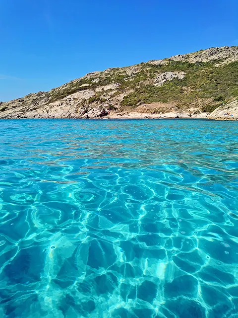 The bay of Bonporteau at Cap Taillat seen from the sea