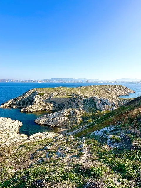 An unusual visit in Marseille ? Go to the Frioul islands !