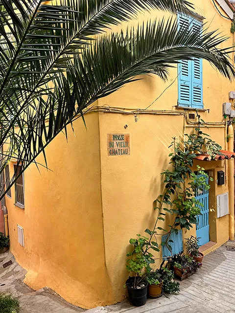 Visit Menton and the upper part of the old town