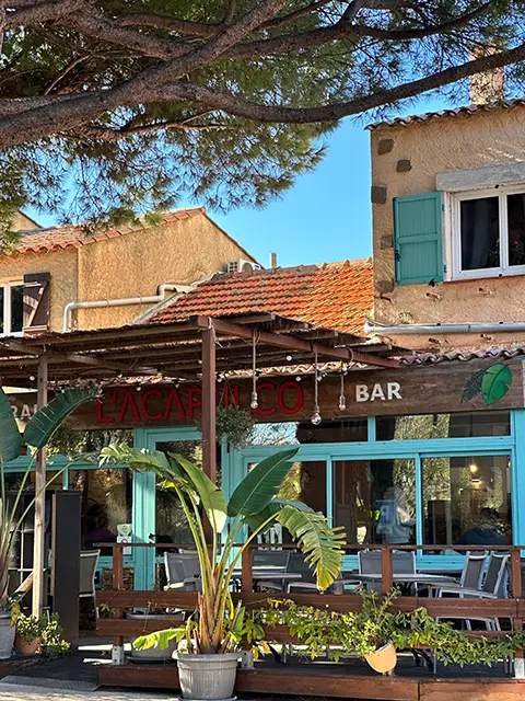 The bar-restaurants of La Capte on the Giens peninsula
