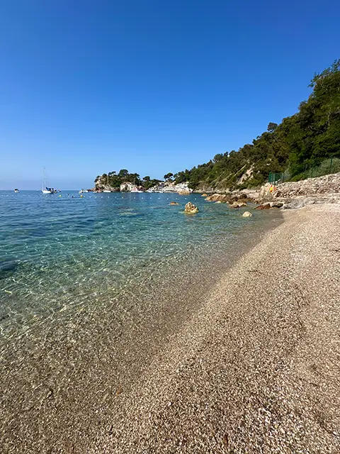 Méjean cove in Toulon, a beach to discover if you are on vacation in Var