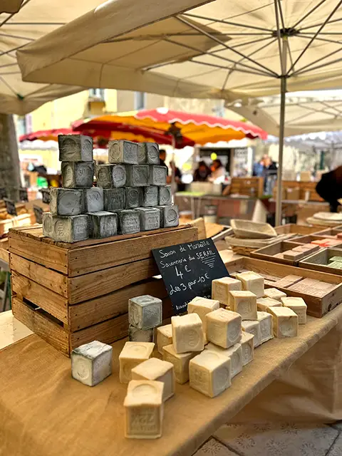 Go to the weekly market, a top thing to do in Cassis
