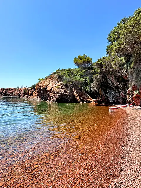 The heavenly coves of the Estérel
