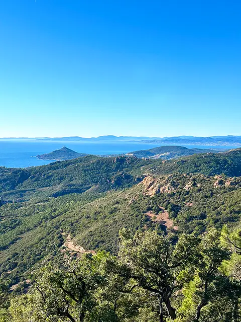 Hike with breathtaking views in the Estérel