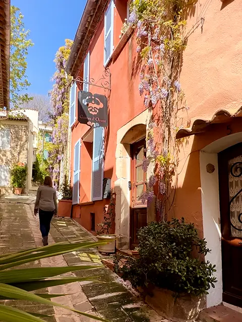 The colorful streets of Grimaud