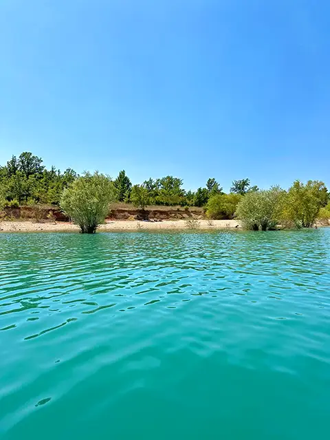 The coast facing Bauduen